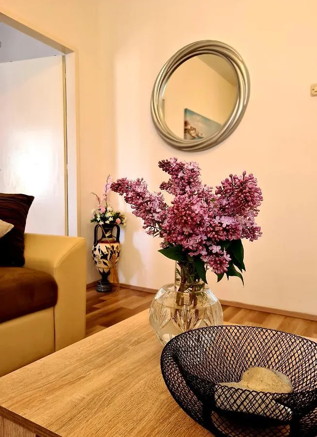 Nilaj Apartment Split