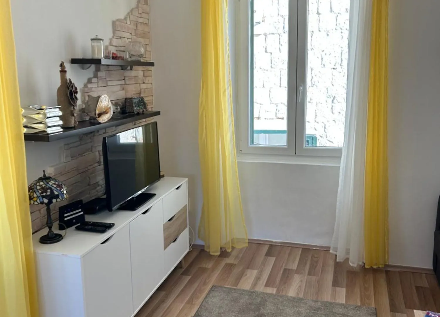 Nilaj Apartment Split