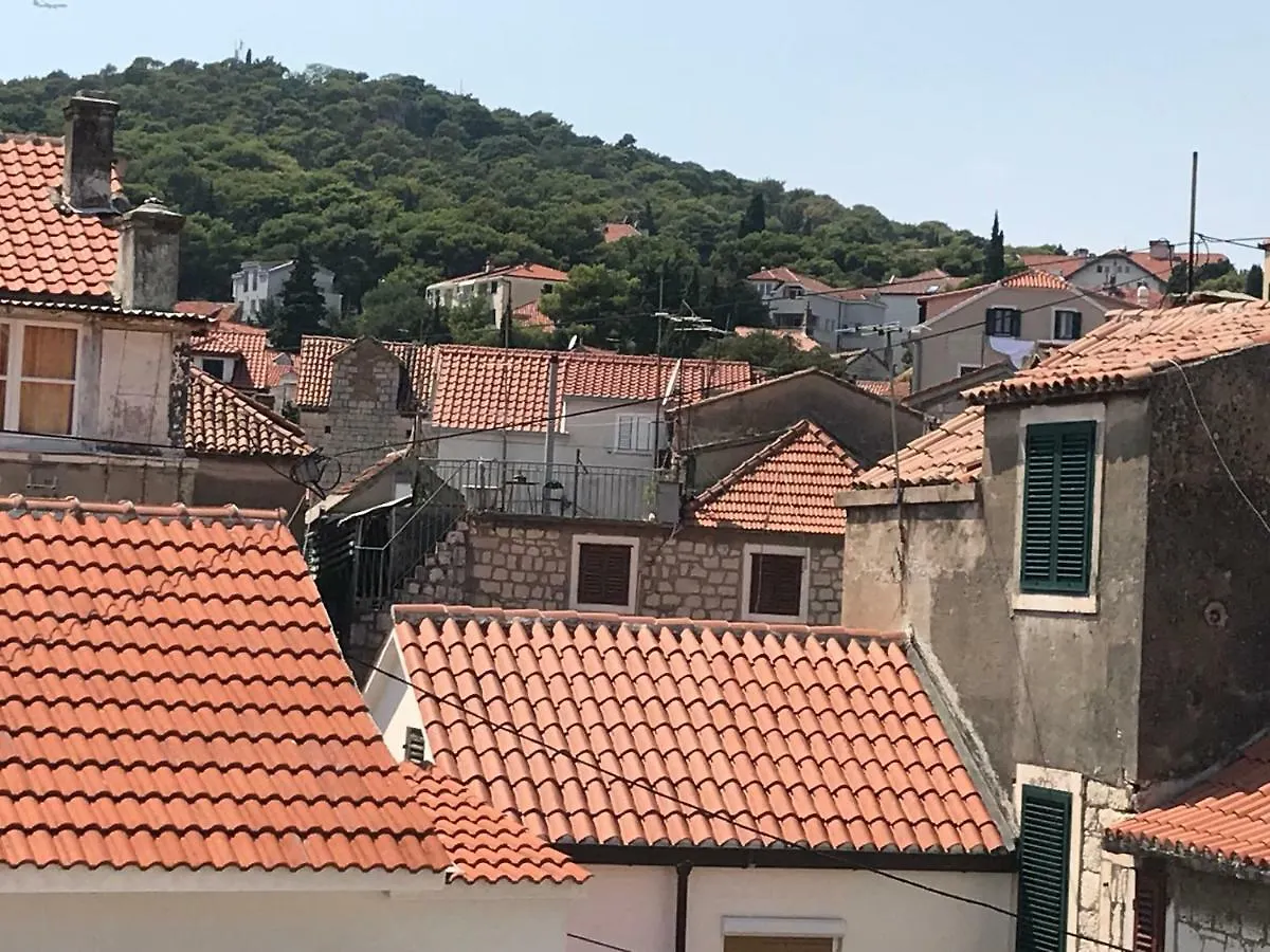Nilaj Apartment Split